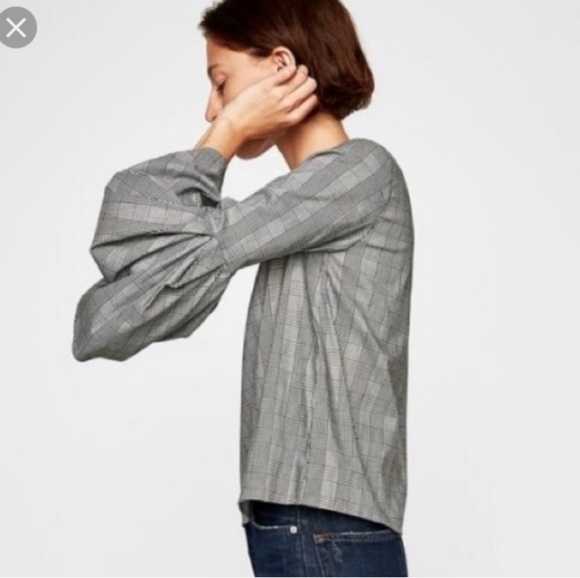 Zara top w/ bell sleeve - Picture 2 of 3